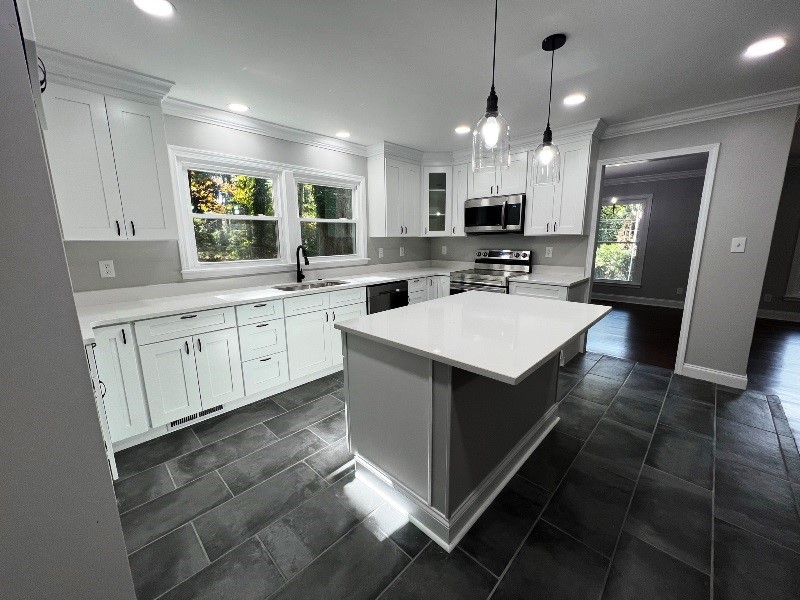 200 Kings Road Anderson, SC 29621 - Photo 17 of 37 Kitchen with Breakfast Bar