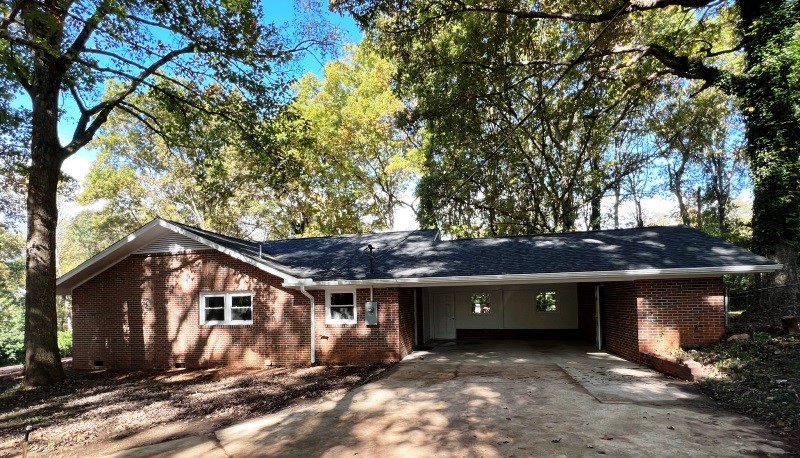 200 Kings Road Anderson, SC 29621 - Photo 6 of 37 Garage Side with large storage room