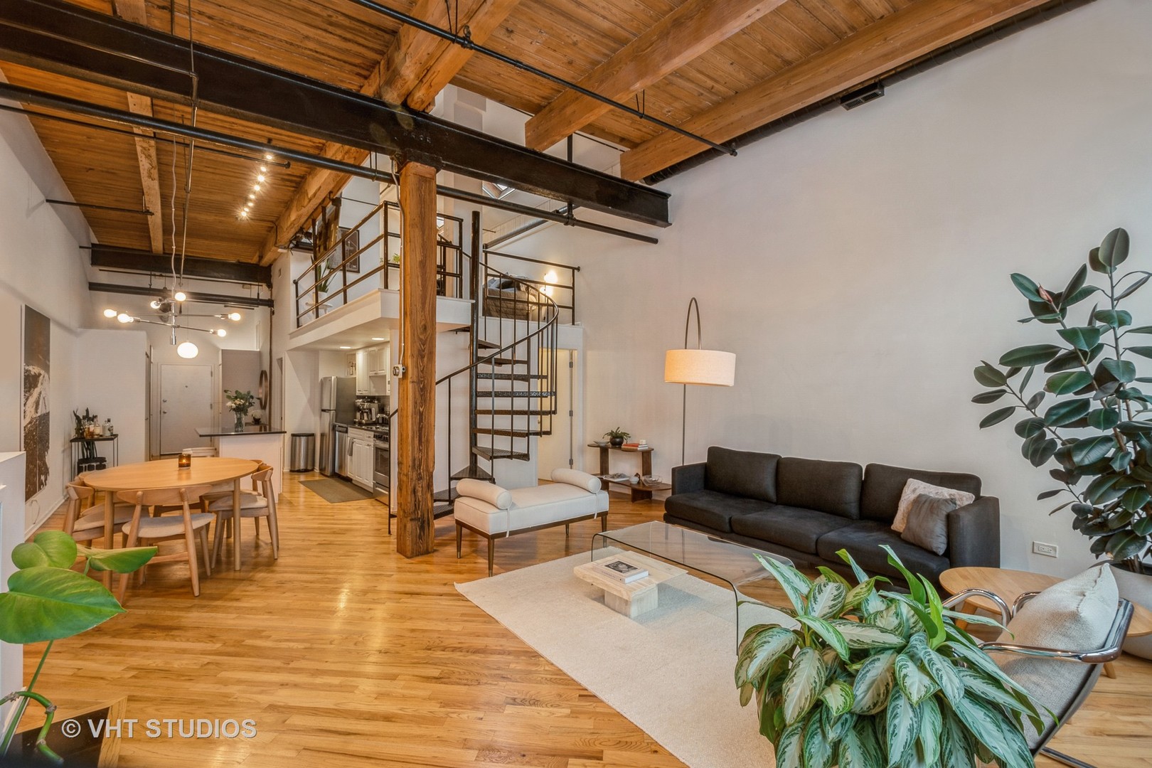 1601 South Indiana Avenue, Unit 407 Chicago, IL 60616 - Photo 3 of 16 a living room with furniture