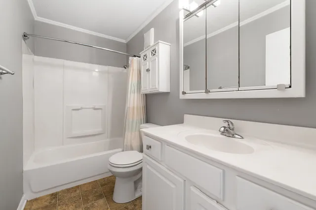 $169,900 | 125 East Mill Street, Unit 103, Wauconda, IL 60084