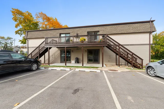 $169,900 | 125 East Mill Street, Unit 103, Wauconda, IL 60084