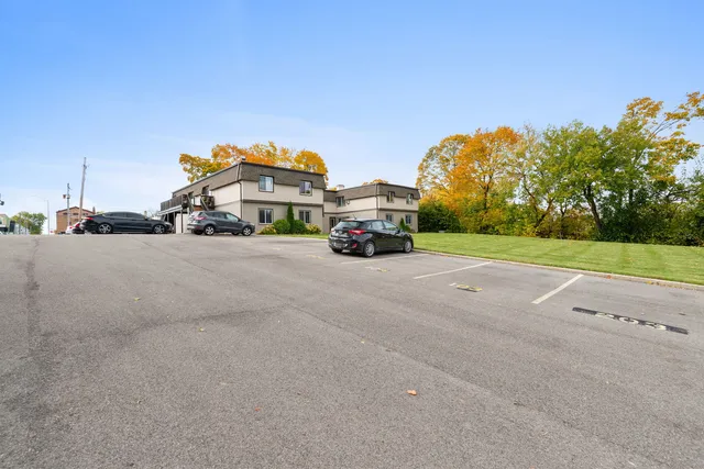 $169,900 | 125 East Mill Street, Unit 103, Wauconda, IL 60084