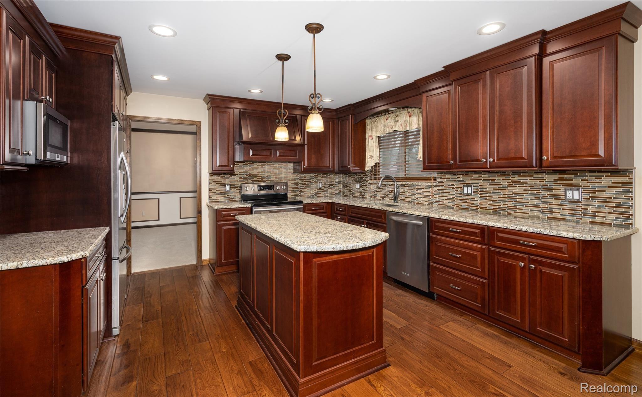 876 Snowmass Drive Rochester, MI 48309 - Photo 15 of 45 876 Snowmass Dr RHills INT-7.jpg