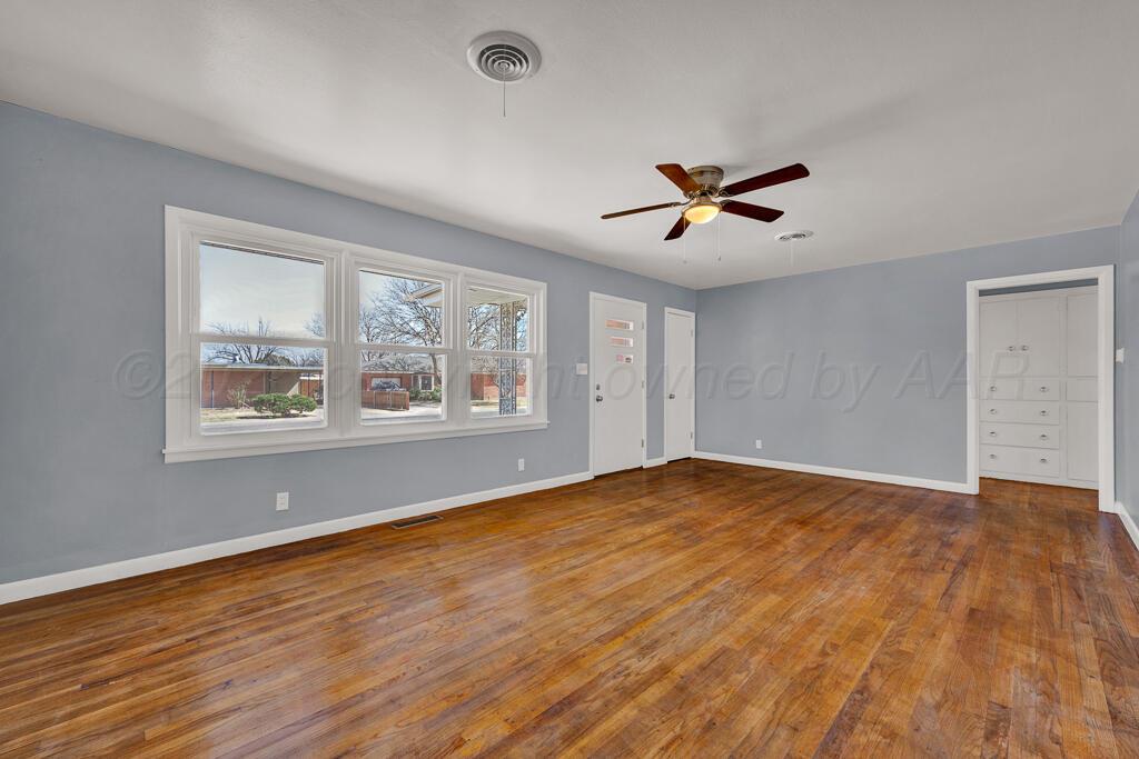 3608 South Bryan Street Amarillo, TX 79109 - Photo 4 of 18 living room 1 photo 2