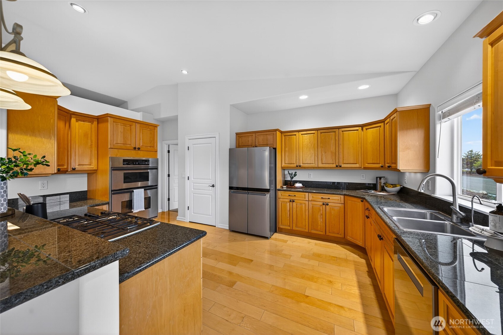 5208 Doon Way Anacortes, WA 98221 - Photo 15 of 40