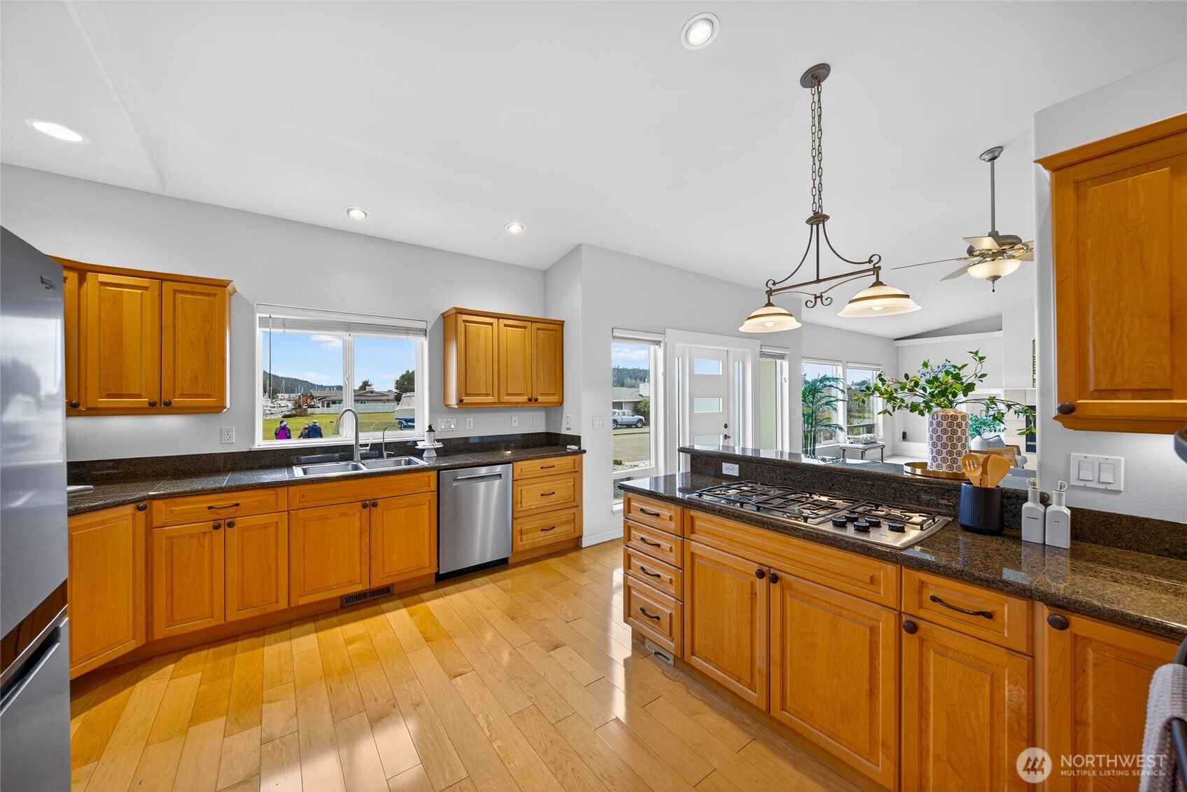 5208 Doon Way Anacortes, WA 98221 - Photo 17 of 40
