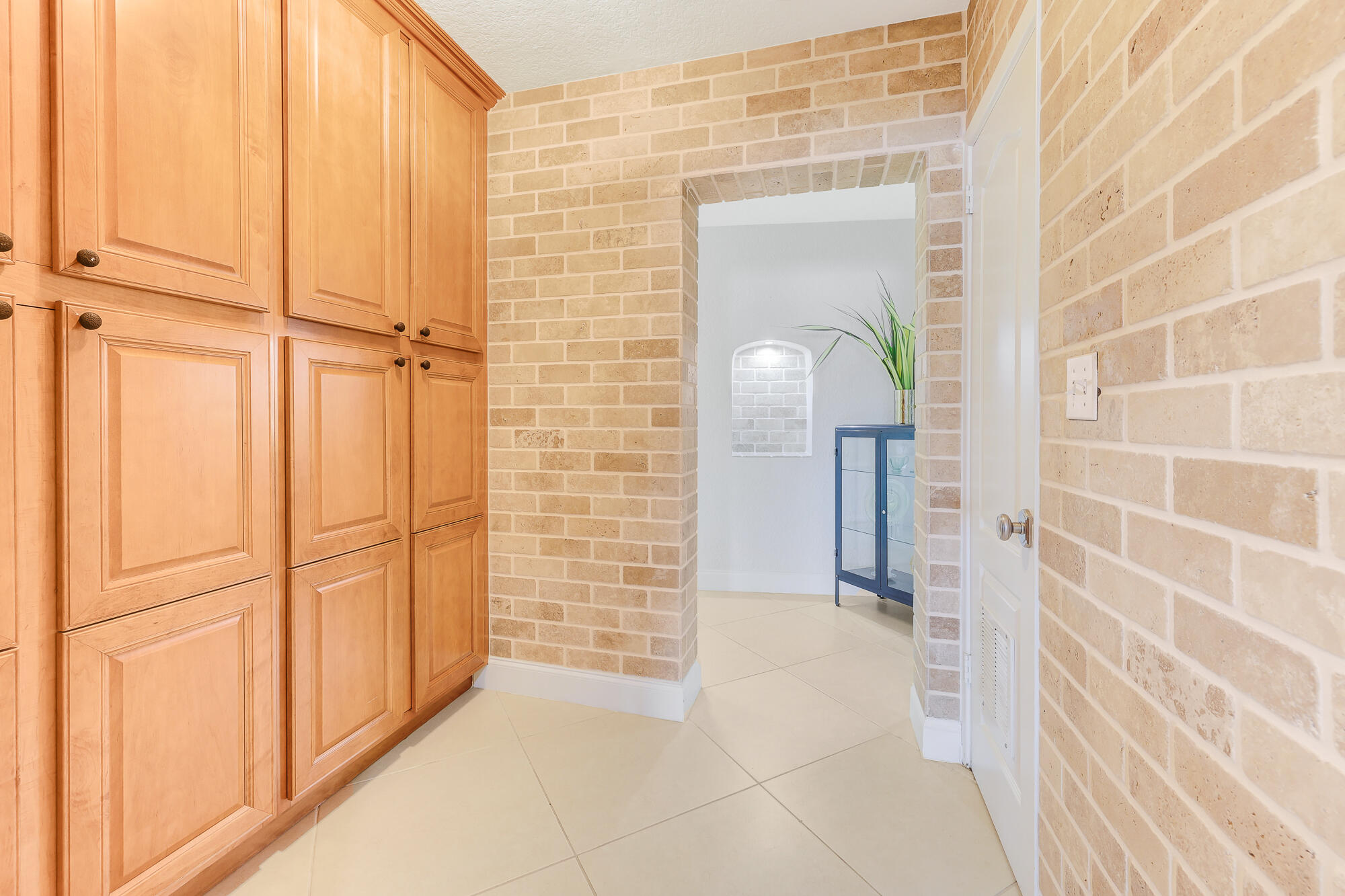 2560 Southeast 7th Drive Pompano Beach, FL 33062 - Photo 24 of 74 a view of a bathroom with wooden floor