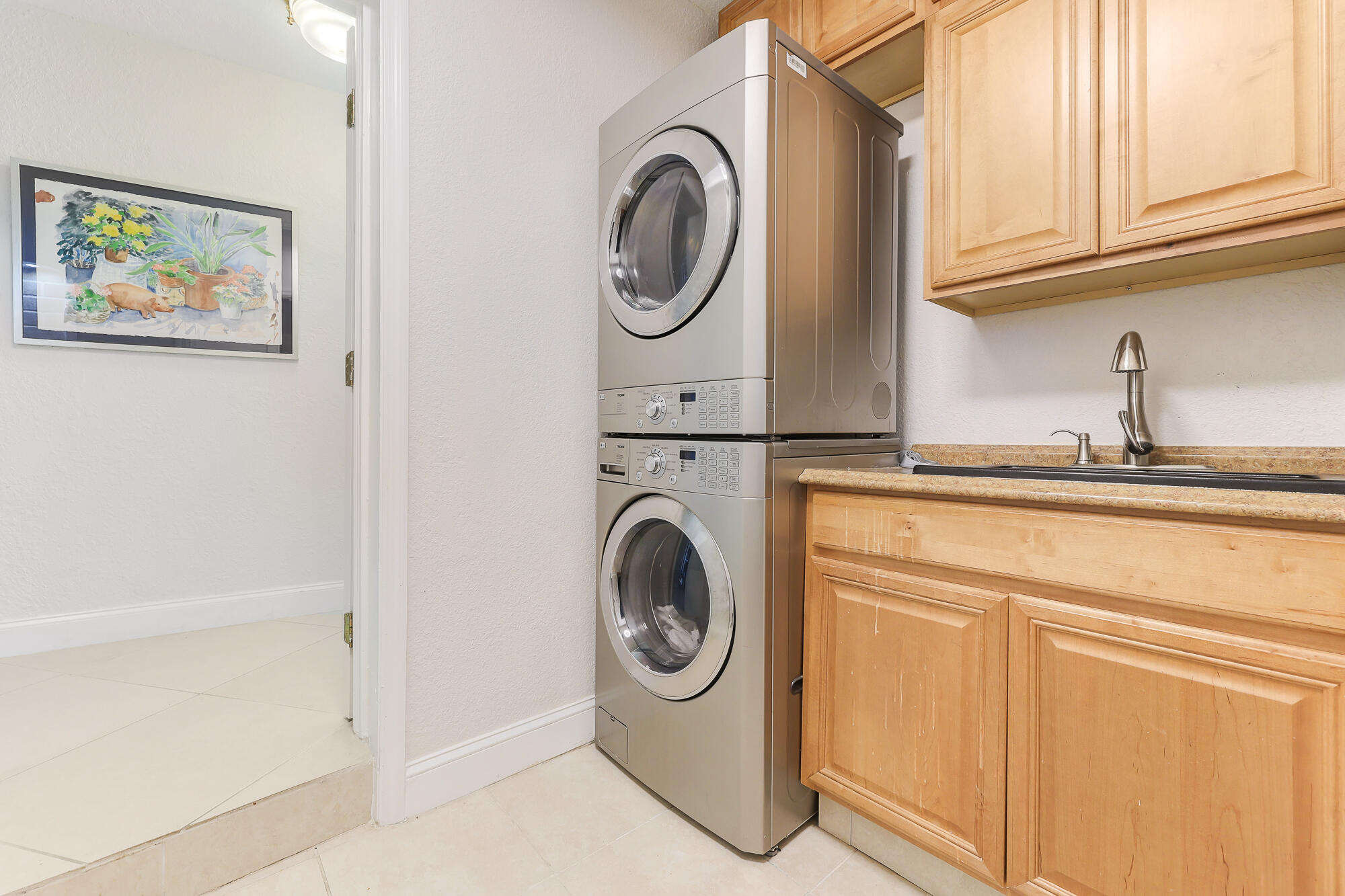 2560 Southeast 7th Drive Pompano Beach, FL 33062 - Photo 26 of 74 a utility room with sink dryer and washer