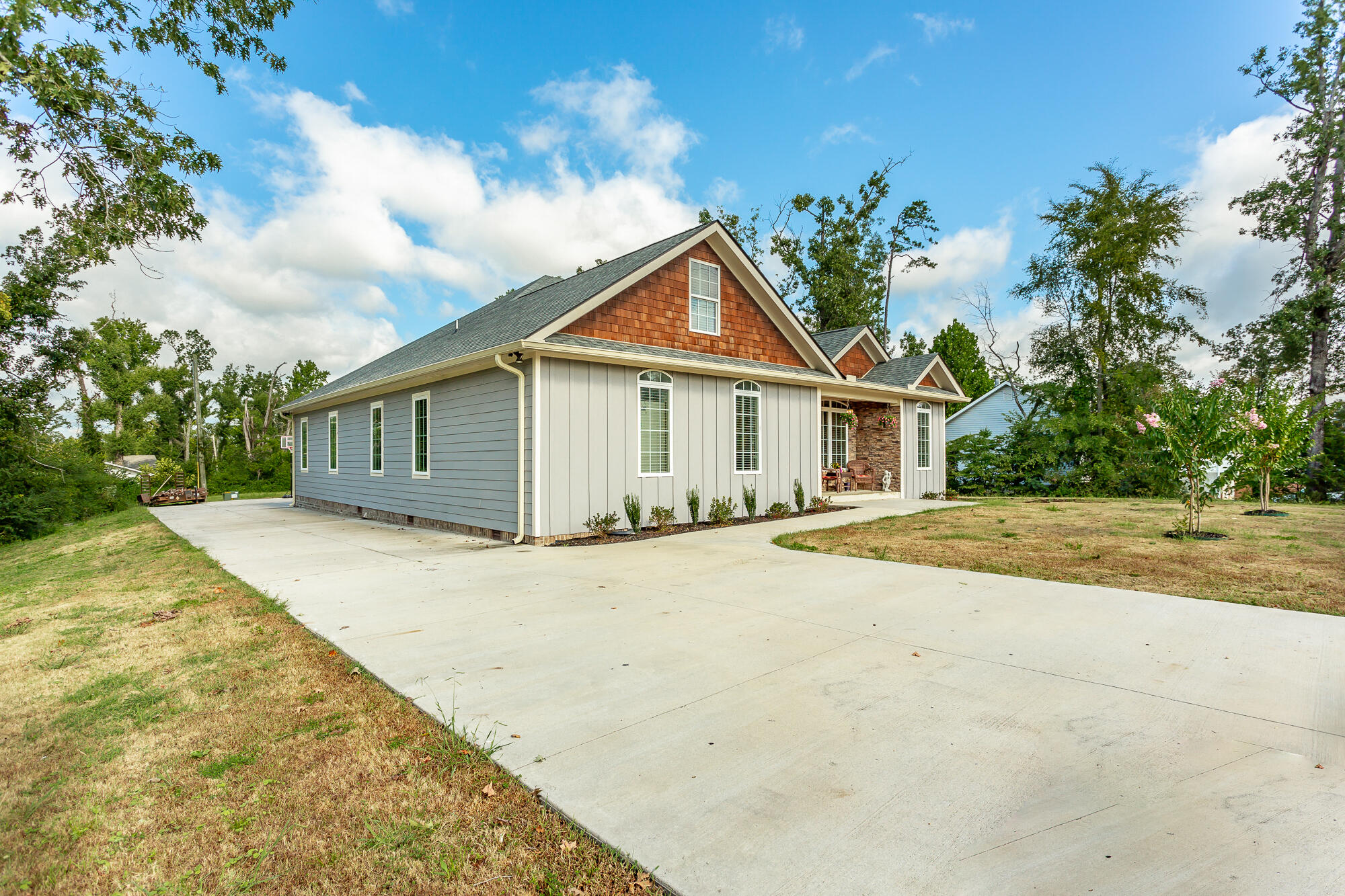 1825 Jenkins Road Chattanooga, TN 37421 - Photo 4 of 33 front drive side