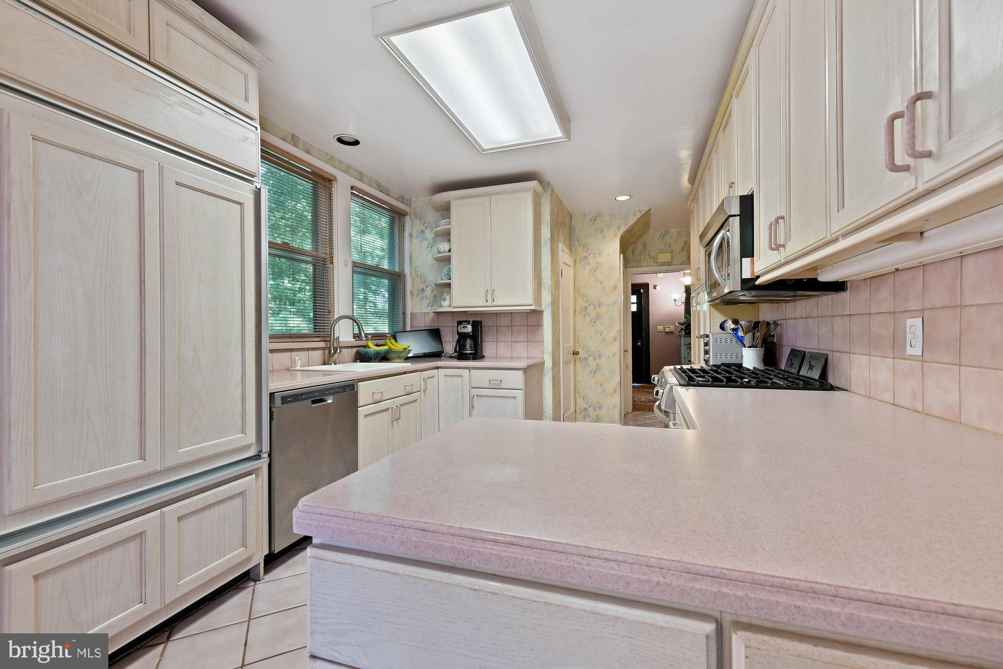 2201 Chilham Road Baltimore, MD 21209 - Photo 12 of 38