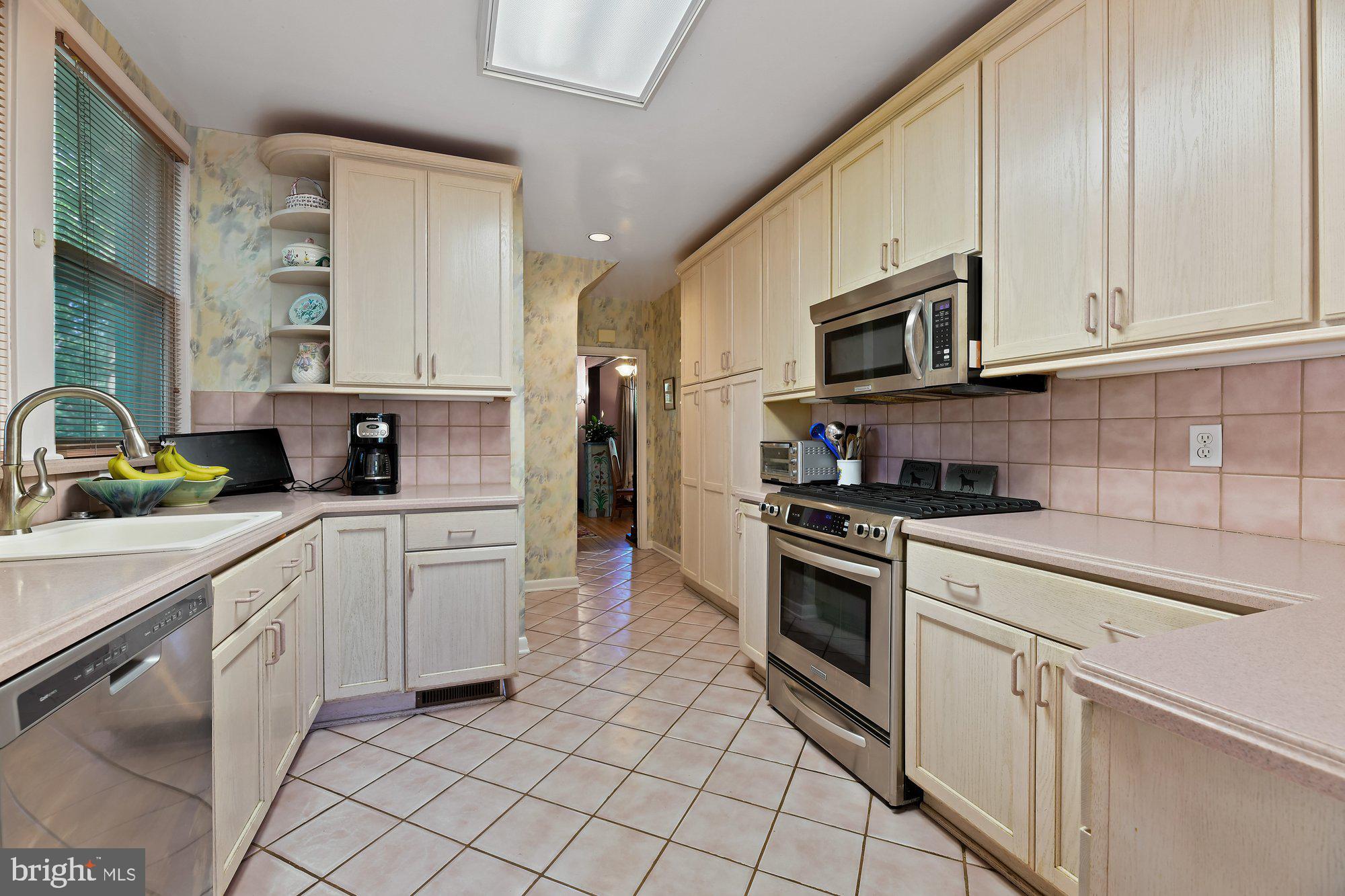 2201 Chilham Road Baltimore, MD 21209 - Photo 13 of 38