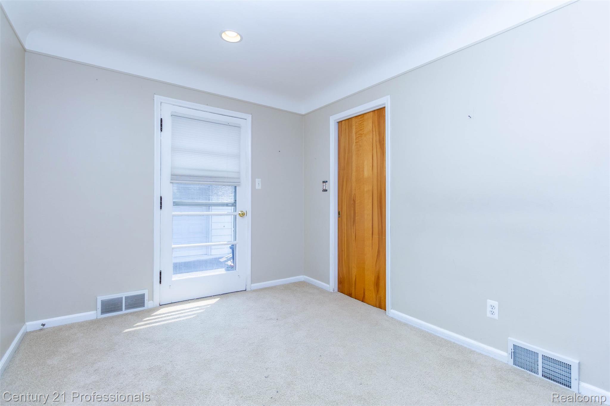 4133 Amherst Road Royal Oak, MI 48073 - Photo 13 of 33 interior (9).jpg