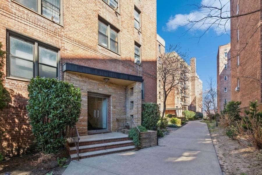 7259 Shore Road, Unit 6L Brooklyn, NY 11209 - Photo 14 of 19