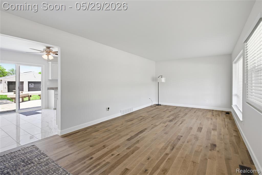 37257 Dundee Street Sterling Heights, MI 48310 - Photo 5 of 47