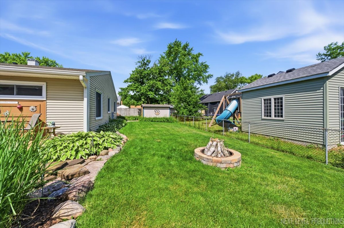 10 Shermead Road Montgomery, IL 60538 - Photo 26 of 30 a house with a big yard and potted plants