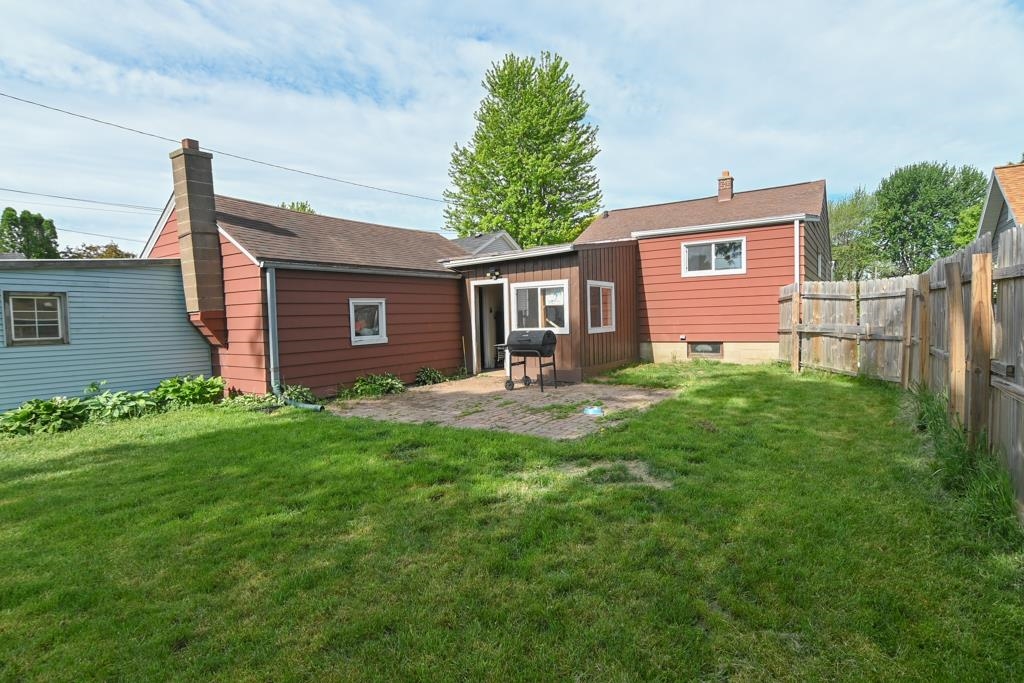 1932 Delaware Street Oshkosh, WI 54902 - Photo 15 of 17