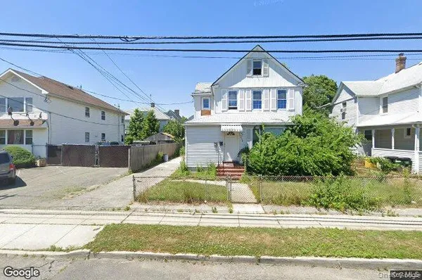 $4,300 | 452 5th Avenue, Cedarhurst, NY 11516