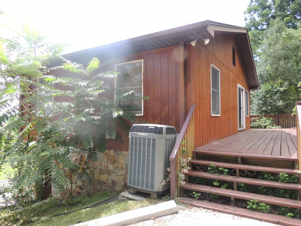 377 Clawson Road Jonesville, VA 24263 - Photo 21 of 26 Apartment deck