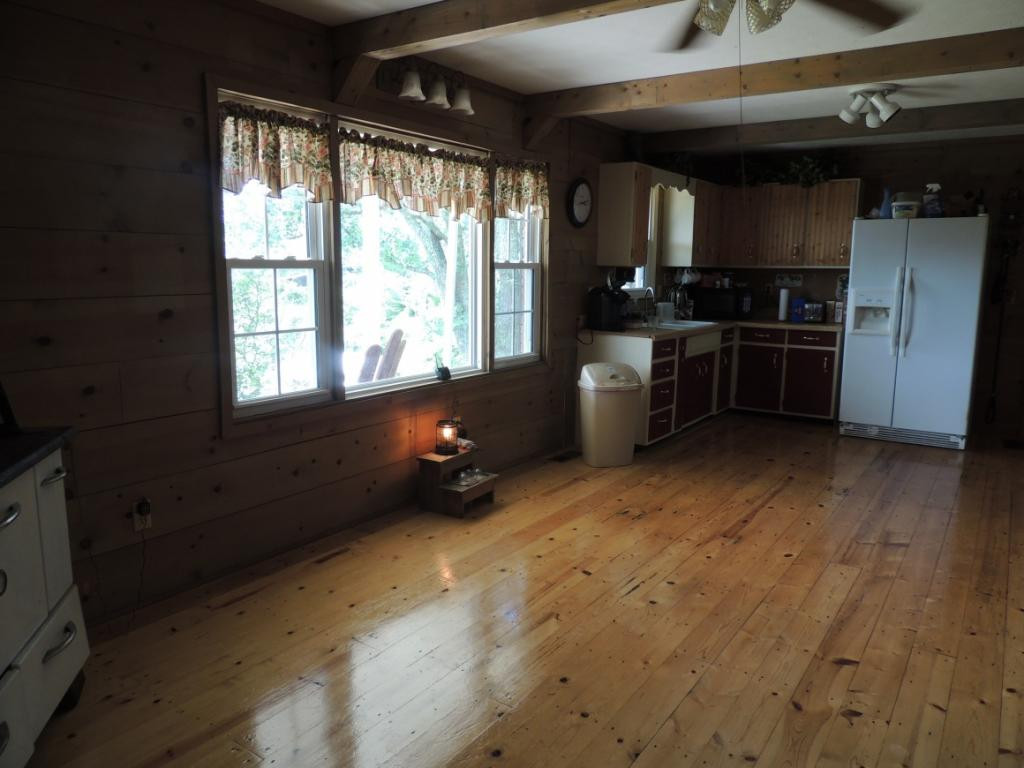 377 Clawson Road Jonesville, VA 24263 - Photo 6 of 26 Look at those hardwood floors