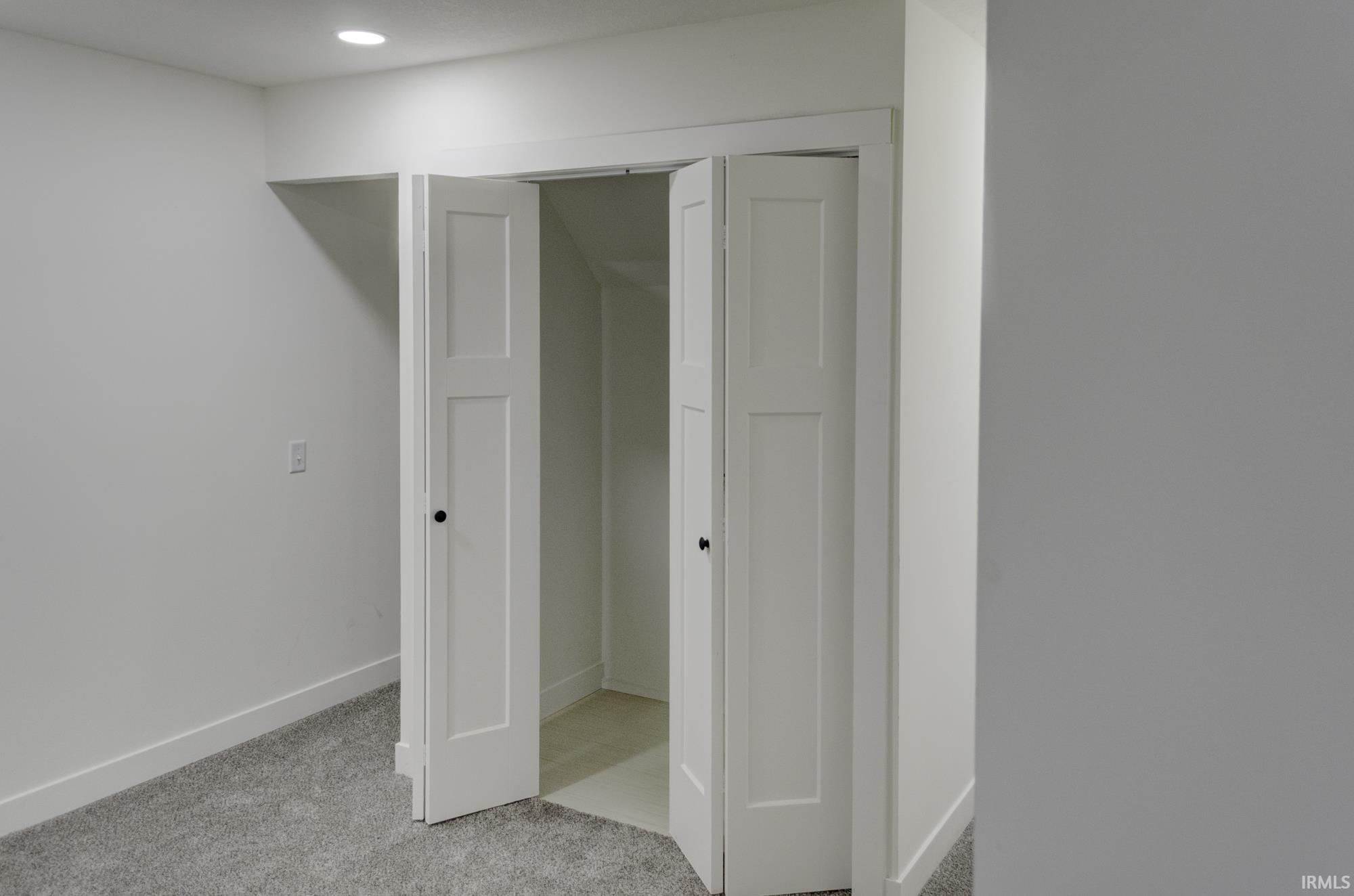 27 North Comstock Street Wabash, IN 46992 - Photo 11 of 36