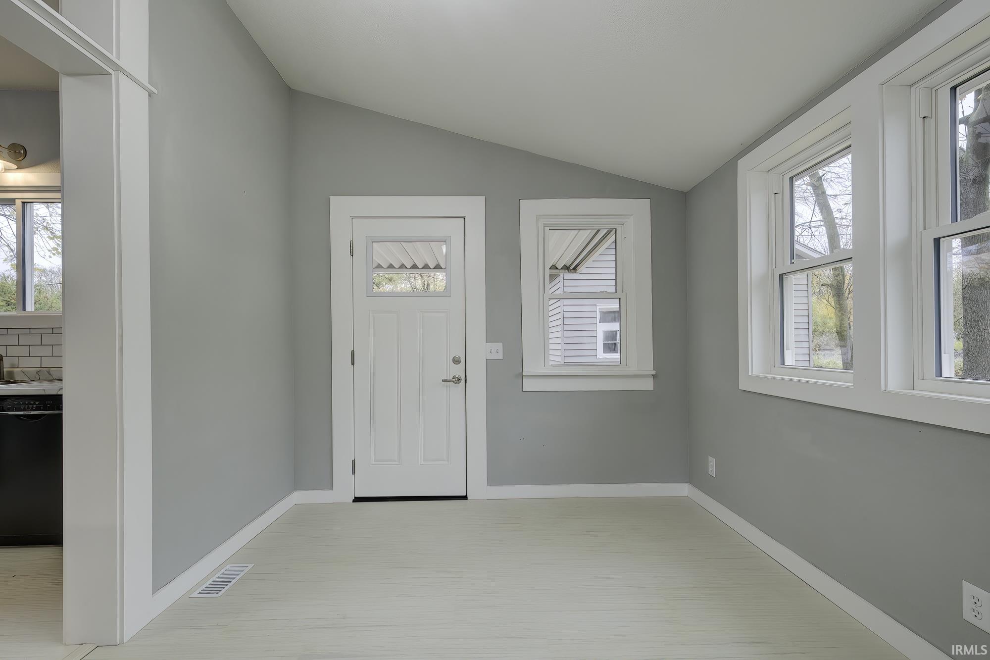 27 North Comstock Street Wabash, IN 46992 - Photo 13 of 36