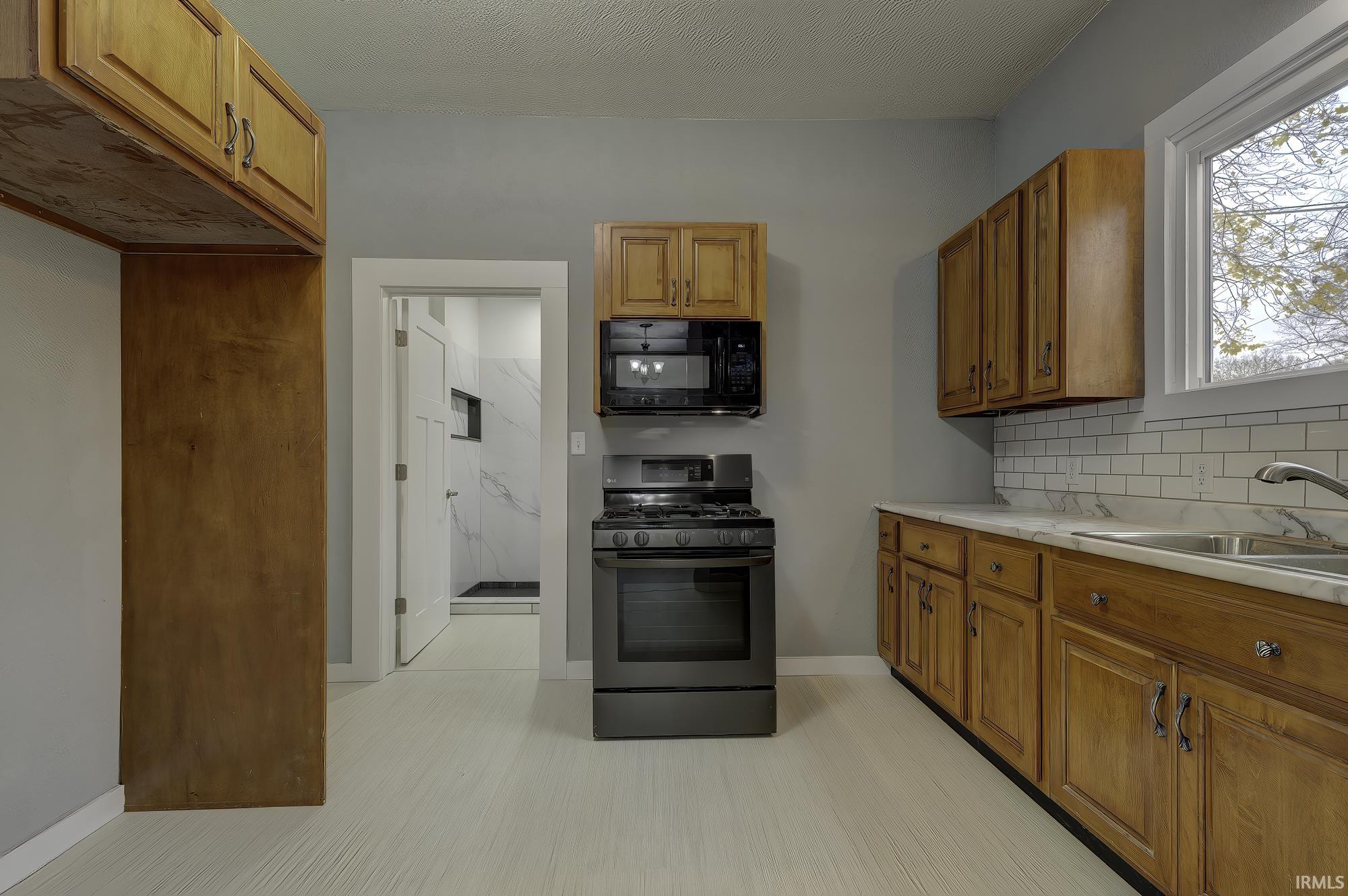 27 North Comstock Street Wabash, IN 46992 - Photo 14 of 36