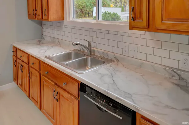 $229,900 | 27 North Comstock Street, Wabash, IN 46992