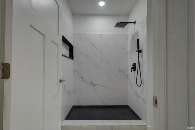 $229,900 | 27 North Comstock Street, Wabash, IN 46992