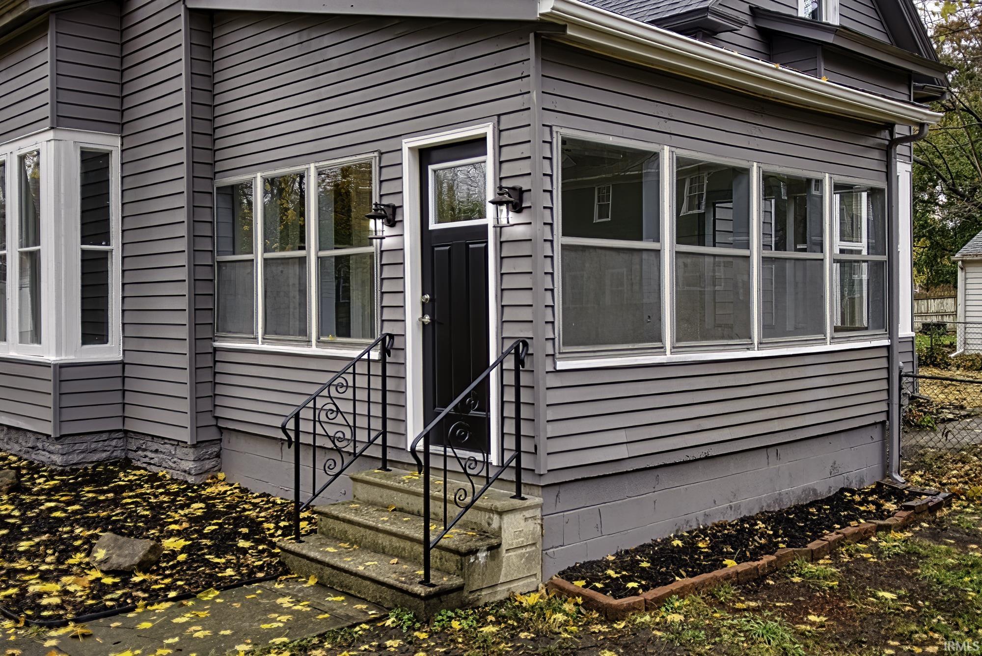 27 North Comstock Street Wabash, IN 46992 - Photo 2 of 36