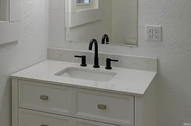 $229,900 | 27 North Comstock Street, Wabash, IN 46992