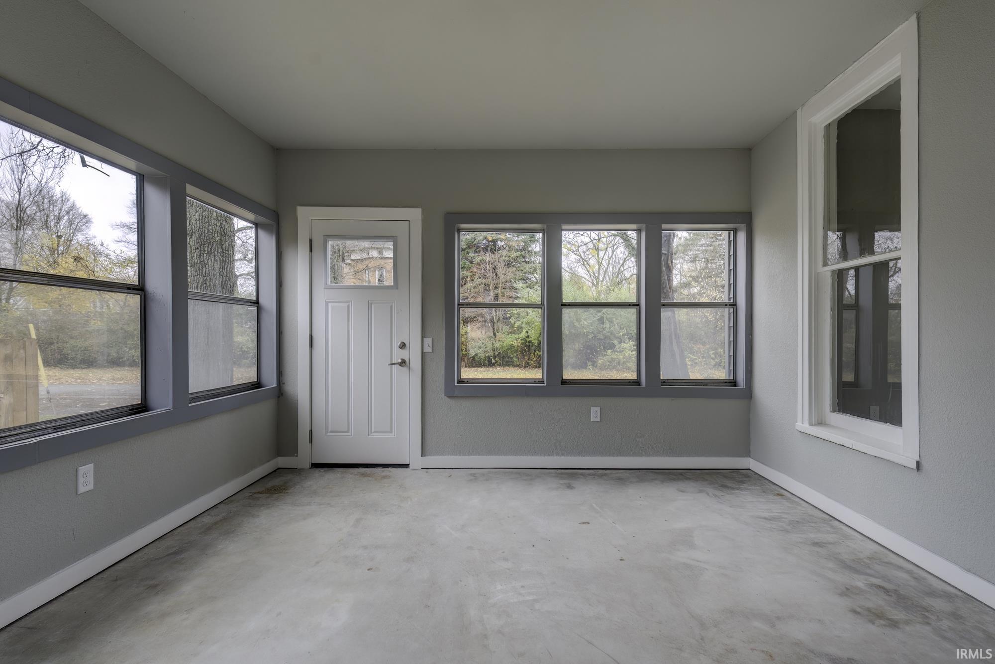 27 North Comstock Street Wabash, IN 46992 - Photo 3 of 36