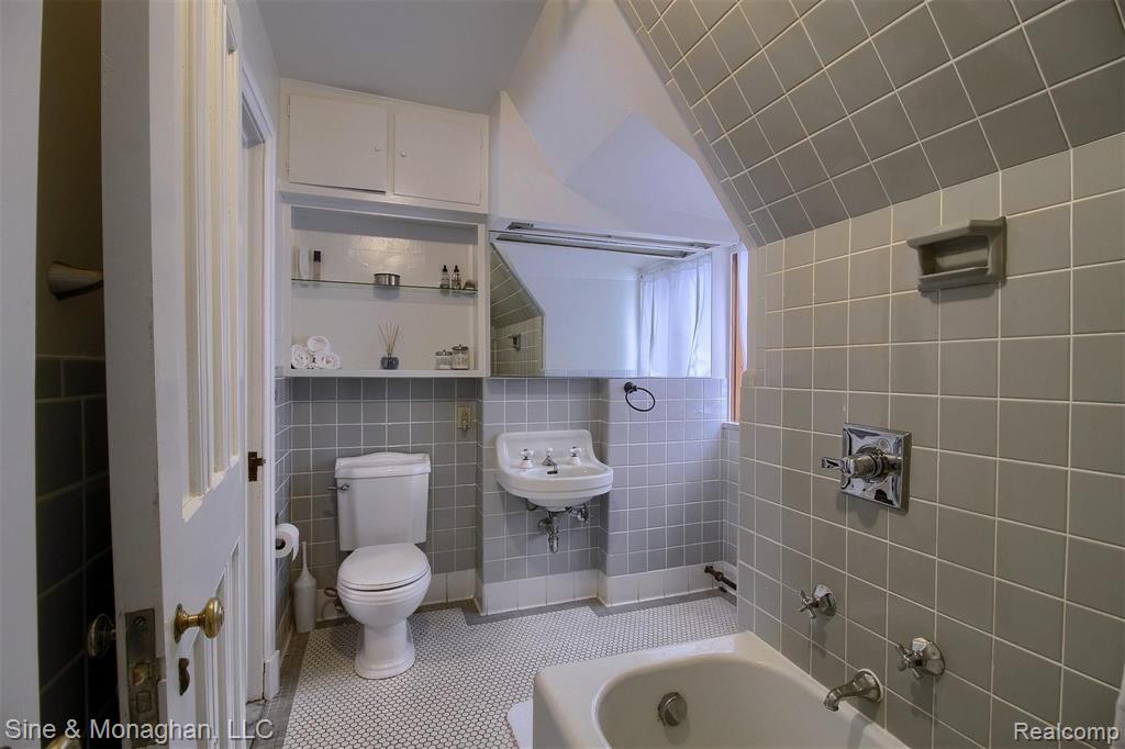 1017 Lake Shore Road Grosse Pointe Shores, MI 48236 - Photo 37 of 55