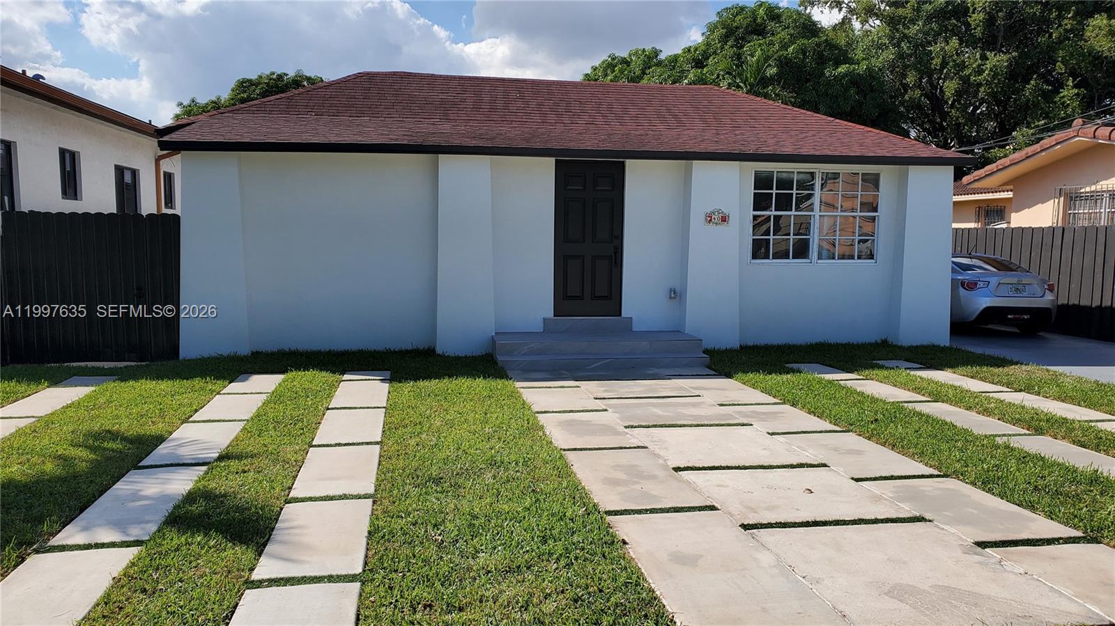 40 Southwest 34th Avenue, Unit A Miami, FL 33135 - Photo 14 of 15 a white house with a yard