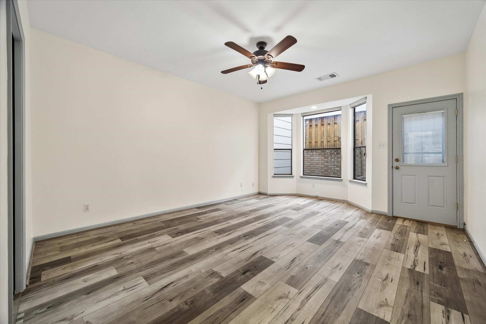 727 Bunker Hill Road, Unit 92 Houston, TX 77024 - Photo 15 of 50 BREAKFAST ROOM OPENS TO AN ENCLOSED PATIO AREA!