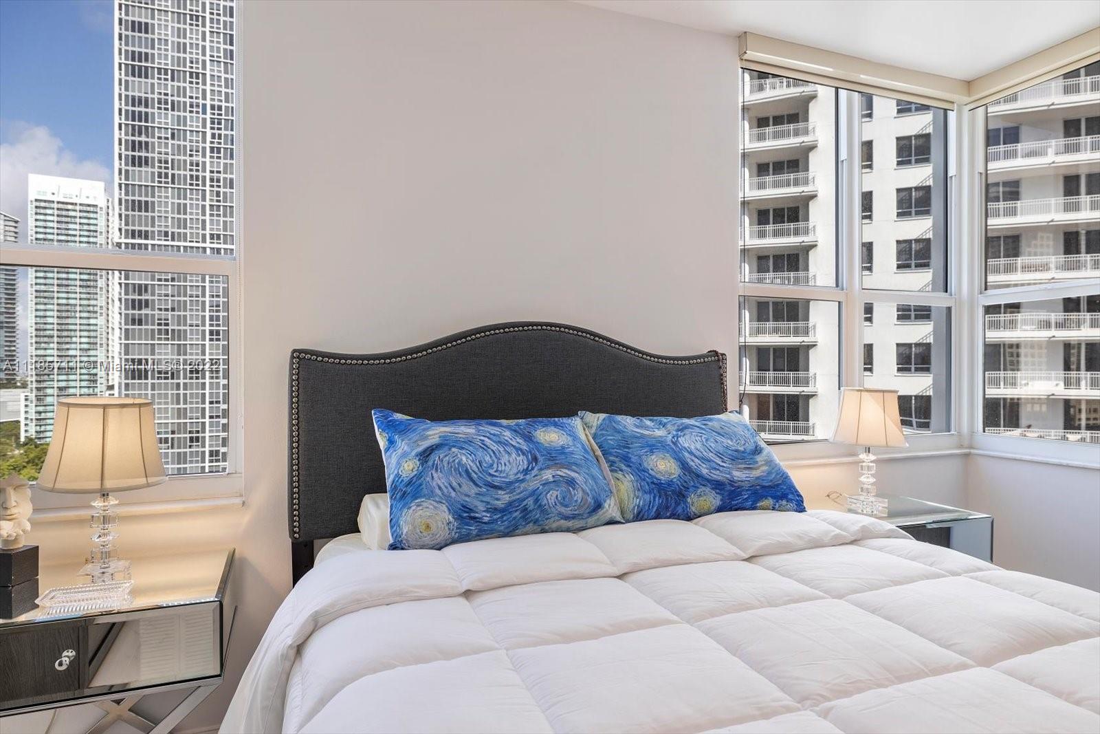 701 Brickell Key Boulevard, Unit 1704 Miami, FL 33131 - Photo 20 of 31 a bedroom with a large bed and a window