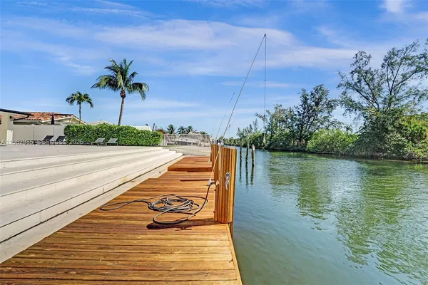 a view of a livingroom with furniture window and outside view