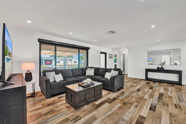 $8,000 | 915 Northwest 7th Street, Dania Beach, FL 33004