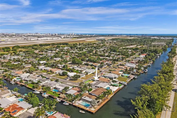 $8,000 | 915 Northwest 7th Street, Dania Beach, FL 33004