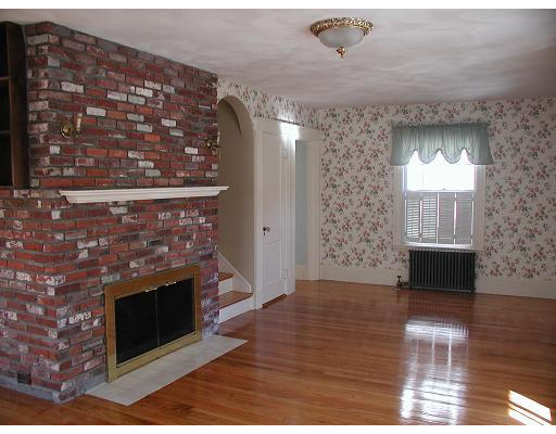19 Evans Road Peabody, MA 01960 - Photo 2 of 10 Gallery Image 2