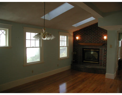 19 Evans Road Peabody, MA 01960 - Photo 4 of 10 Gallery Image 4