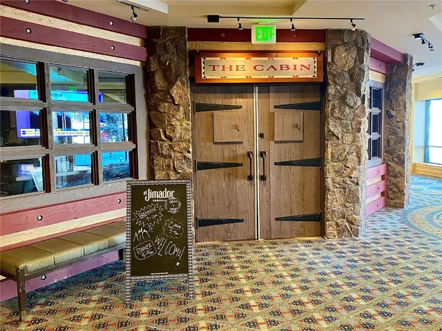 a view of entryway front of a building