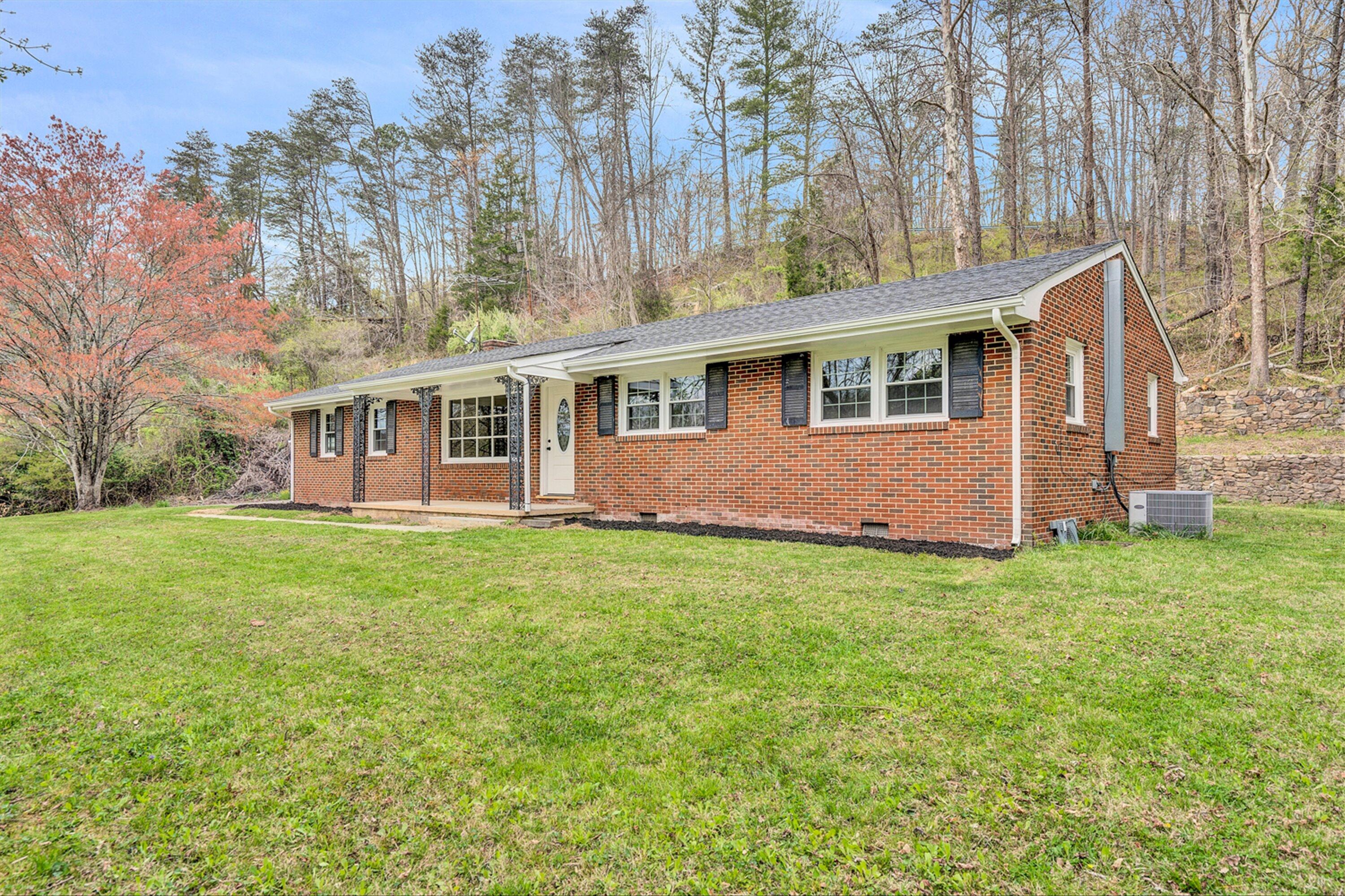 4862 Ferguson Valley Road Roanoke, VA 24014 - Photo 2 of 26 Front View