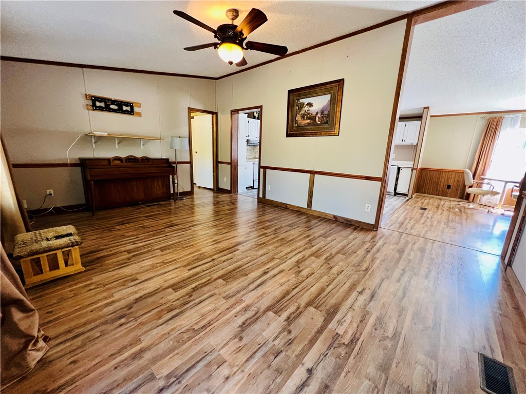 1973 County Rd S-01-40 Abbeville, SC 29620 - Photo 15 of 50 LIVING ROOM