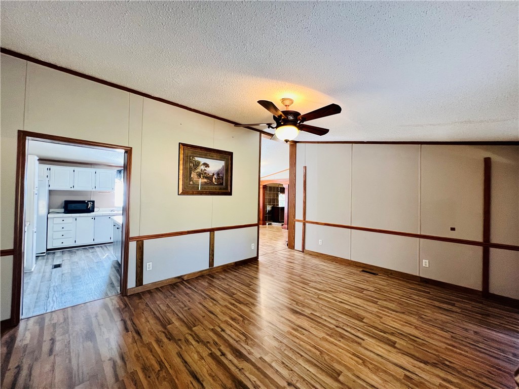 1973 County Rd S-01-40 Abbeville, SC 29620 - Photo 16 of 50 LIVING ROOM