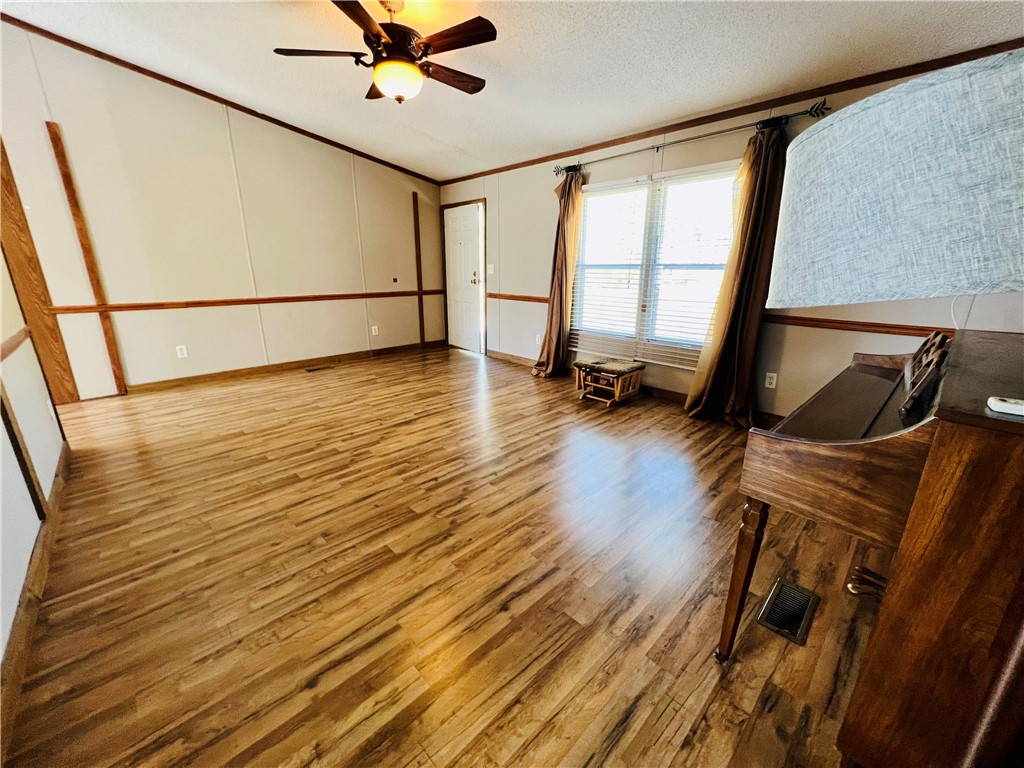 1973 County Rd S-01-40 Abbeville, SC 29620 - Photo 17 of 50 LIVING ROOM