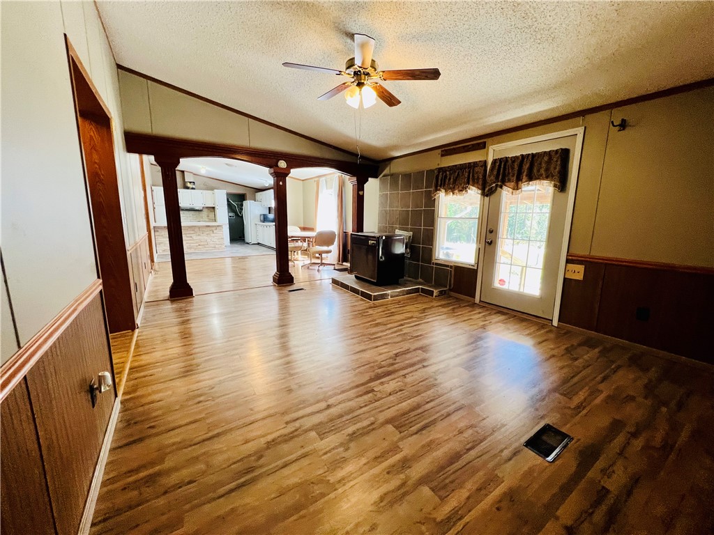 1973 County Rd S-01-40 Abbeville, SC 29620 - Photo 4 of 50 FAMILY ROOM