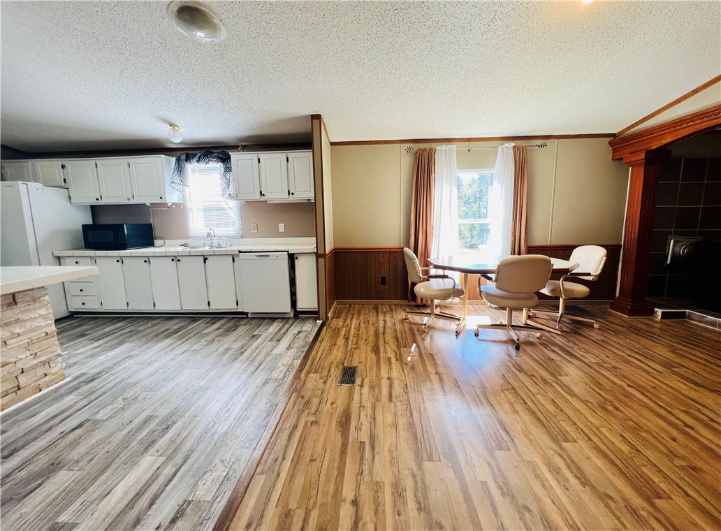1973 County Rd S-01-40 Abbeville, SC 29620 - Photo 7 of 50 DINING ROOM/KITCHEN