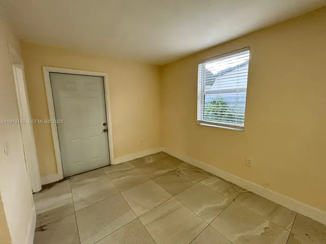 $3,500 | 610 East 8th Avenue, Hialeah, FL 33010