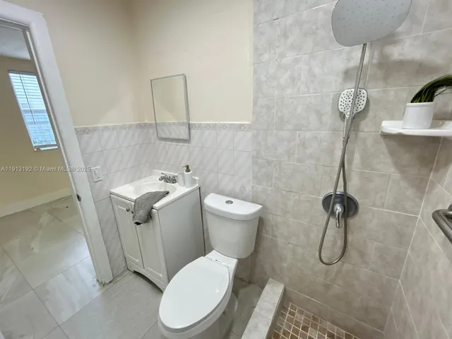 $3,795 | 610 East 8th Avenue, Hialeah, FL 33010