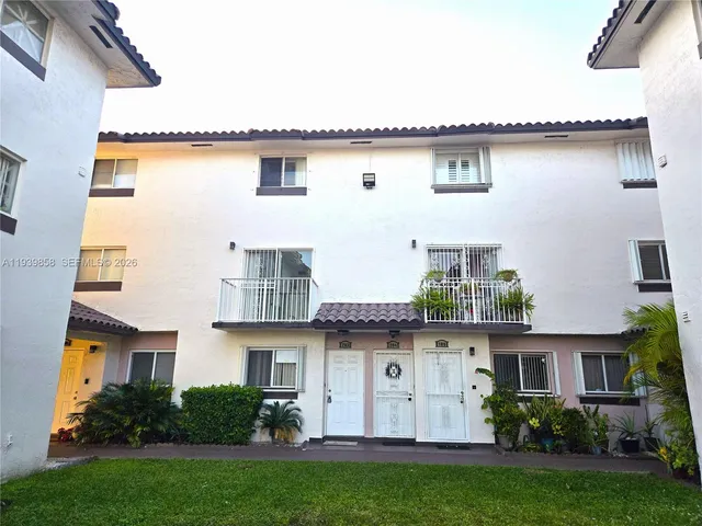 $2,600 | 1100 Southwest 104th Court, Unit E203, Miami, FL 33174